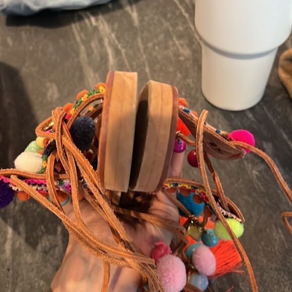 Wrap up Pom-Pom Sandals - Picture 6 of 7